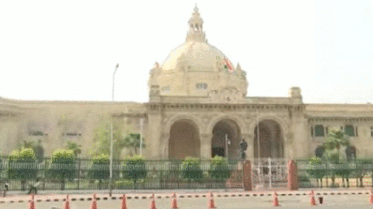 Red Minimalist Breaking News Announcement Youtube Thumbnail (1)