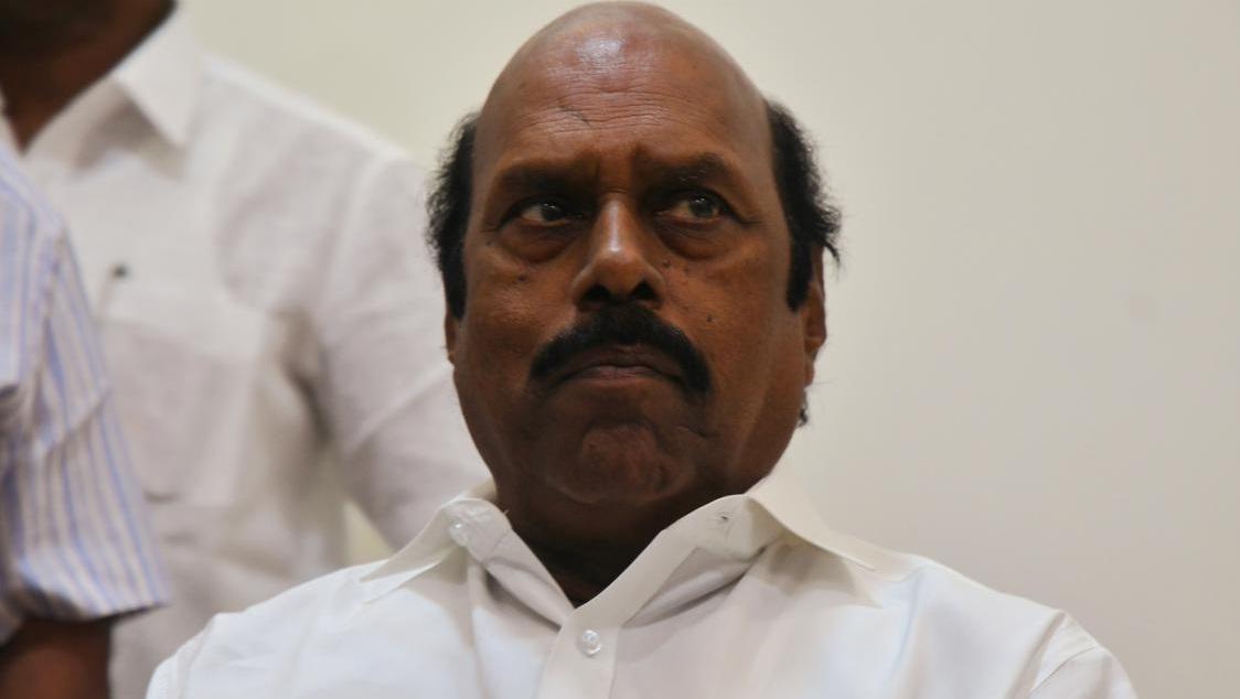 கிடப்பில் கிடக்கும் மேம்பால பணி..