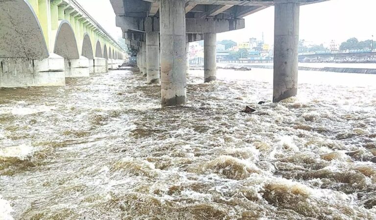 மதுரை வைகை ஆற்றில் வெள்ளப்பெருக்கு அதிகரிப்பு…